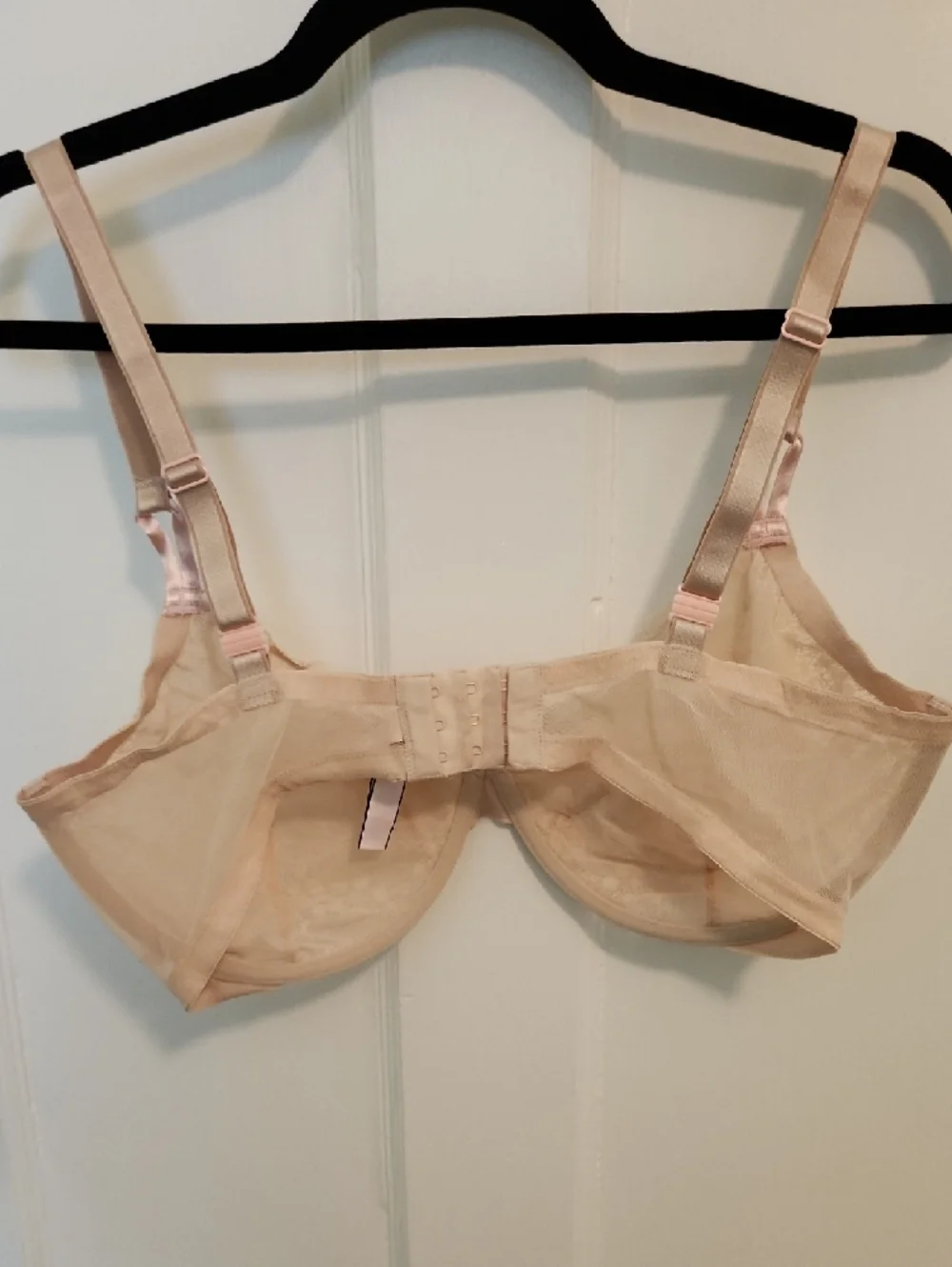 Victoria's Secret Beige Lace Underwire Bra - Picture 4 of 4